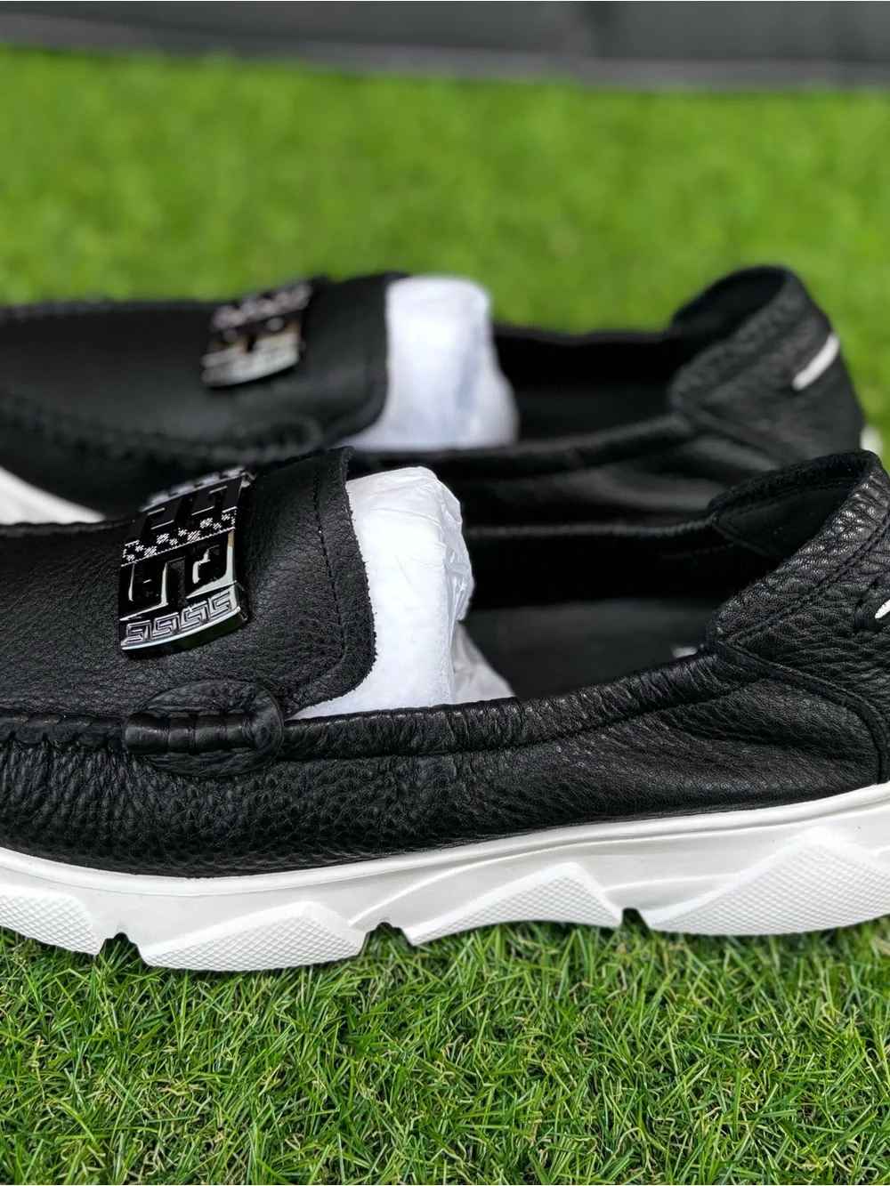 Women’s Pucciani Black and white Leather Slip-On Sneakers, very lightweight